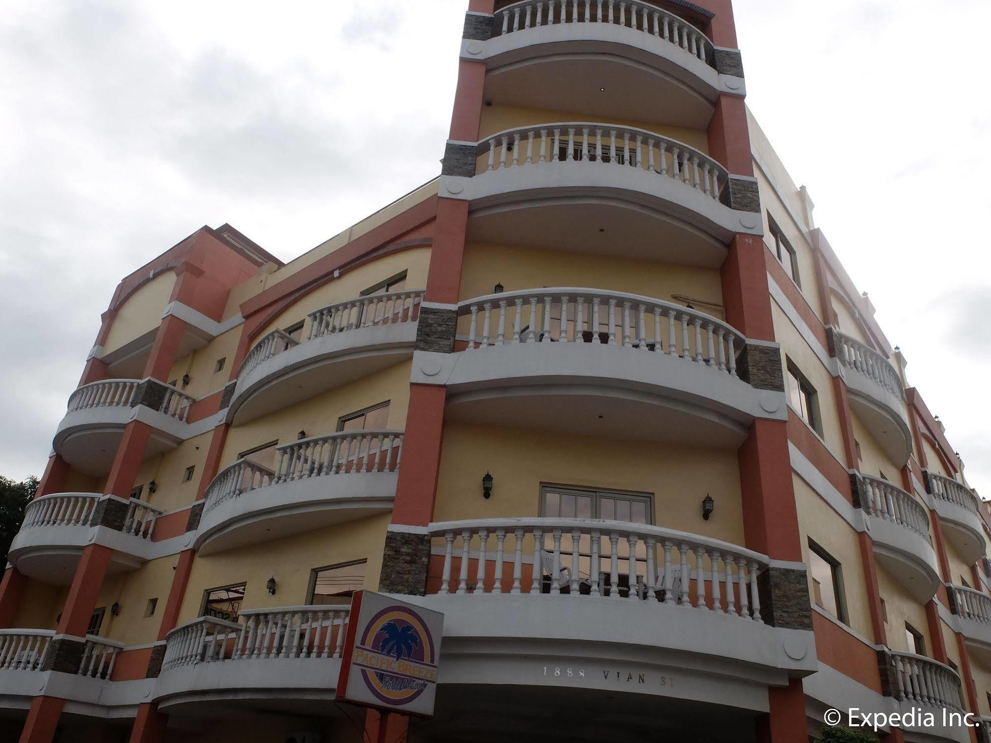 Pacific Breeze Hotel And Resort Angeles Exterior foto